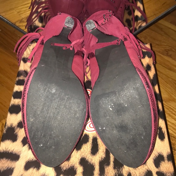 Sexy Red Fringe Suede Pumps! - Picture 3 of 7